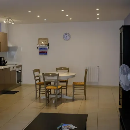 Lägenhet On Loge A Pied Et A Cheval *